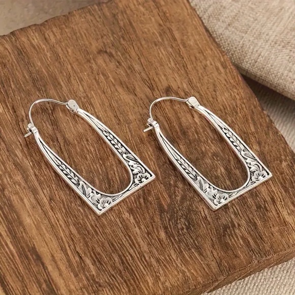 Ondine Branch Bud Bloom Floral Vine Embossed Arched Window Rectangle Garden Hoop - Picture 5 of 15